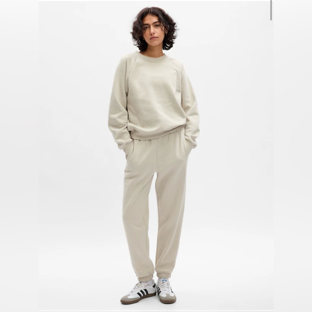 NEW GAP SWEAT SET